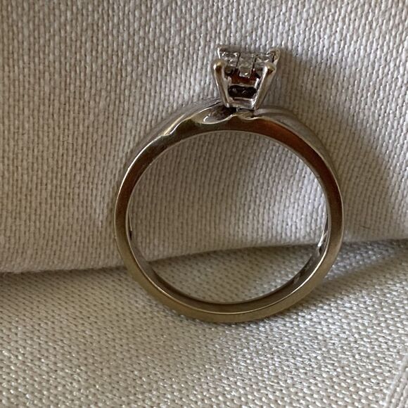 10 k white gold & diamond ring - Picture 3 of 7